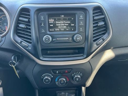 Used 2017 Jeep Cherokee Sport image 5