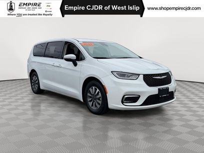 Used 2023 Chrysler Pacifica Touring-L