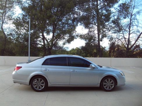 Used 2006 Toyota Avalon Touring FWD image 10