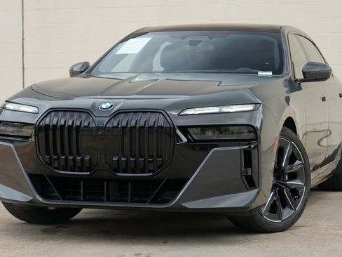 Used 2024 BMW i7 eDrive50 w/ M Sport Package RWD image 3