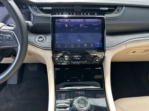 Used 2025 Jeep Grand Cherokee L Limited image 32