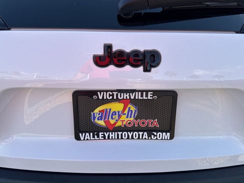 Used 2023 Jeep Cherokee Altitude Lux image 8