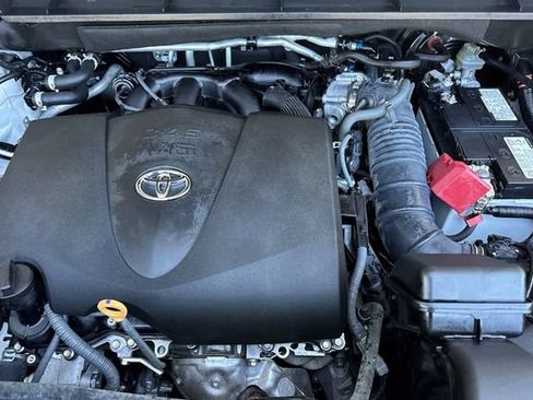 Used 2022 Toyota Highlander XLE AWD/4WD image 57