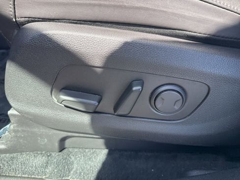 Used 2024 Kia Carnival LX image 11