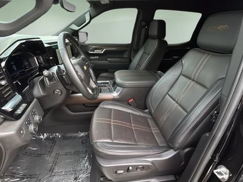 Used 2024 Chevrolet Silverado 1500 High Country w/ High Country Premium Package AWD/4WD image 18