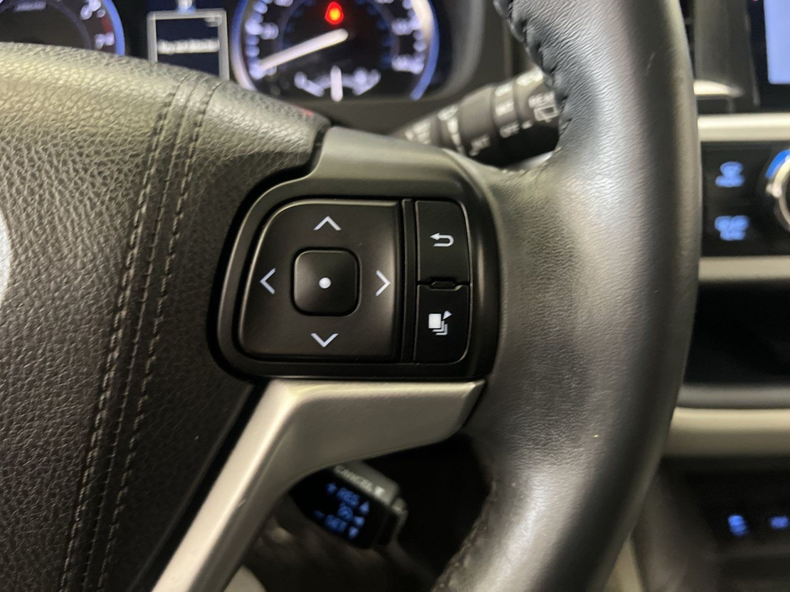 Used 2016 Toyota Highlander XLE AWD/4WD image 33