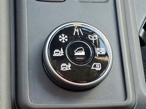 Used 2025 Nissan Pathfinder S image 26