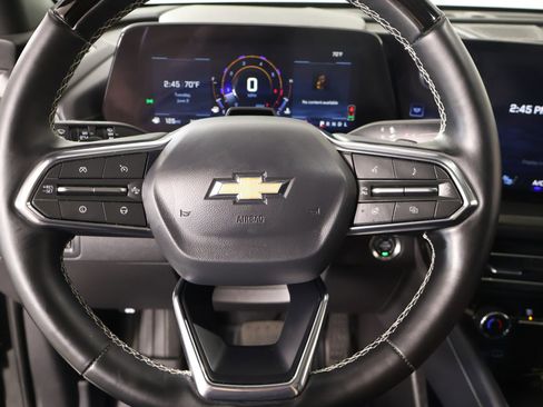 Used 2025 Chevrolet Traverse LT w/ Enhanced Driving Package AWD/4WD image 3