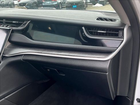 Used 2023 Jeep Grand Cherokee 4WD 4xe image 13