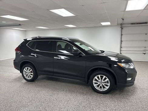 Used 2019 Nissan Rogue SV image 1