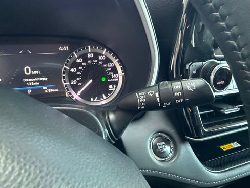 Used 2023 Toyota Highlander XLE FWD image 25