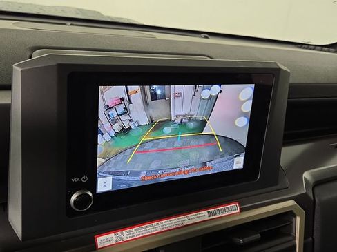 Used 2025 Toyota Tacoma TRD Sport image 18