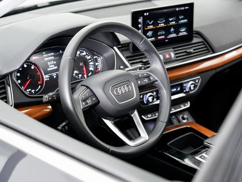 Used 2023 Audi Q5 2.0T Premium w/ Convenience Package image 9