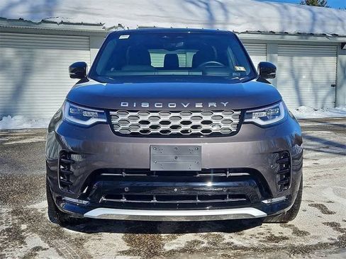 Used 2024 Land Rover Discovery Metropolitan Edition image 10