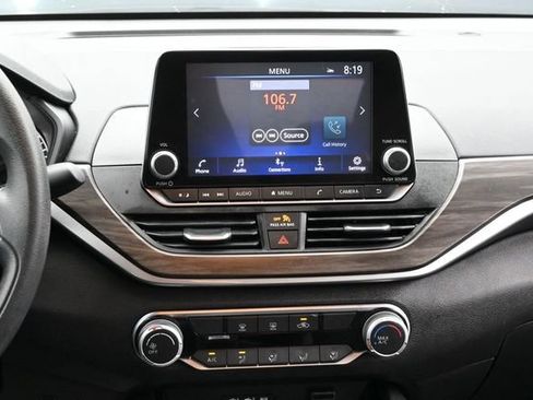 Used 2024 Nissan Altima 2.5 SV FWD image 11