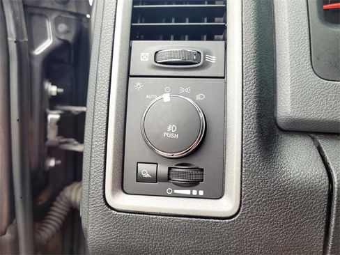 Used 2017 RAM 1500 Express image 19