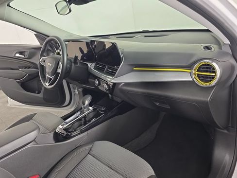 Certified 2024 Chevrolet Trax LT w/ Driver Confidence Package FWD image 27