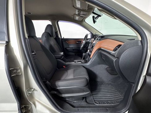 Used 2016 Chevrolet Traverse LT w/ Style and Technology Package image 5
