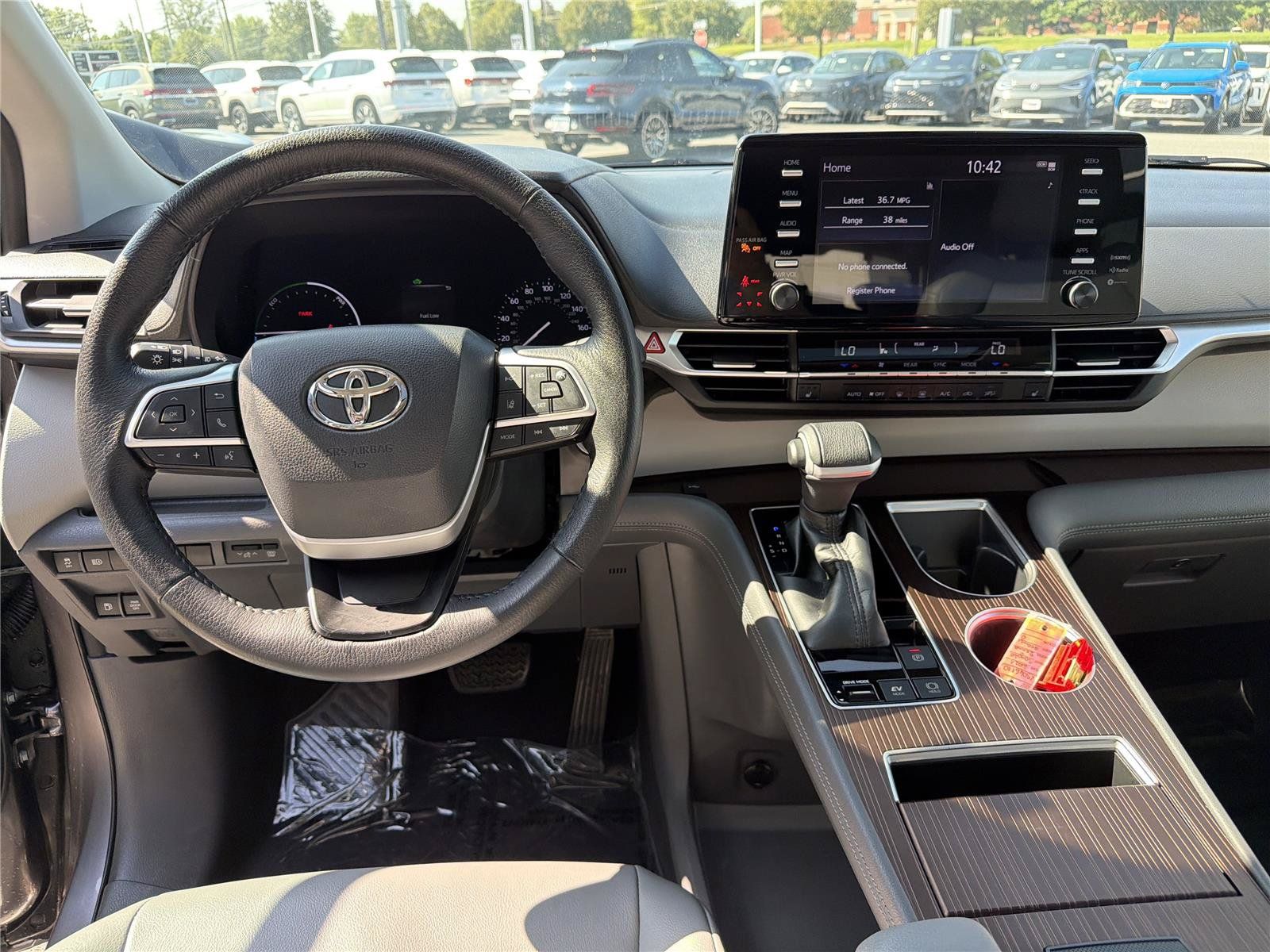Used 2021 Toyota Sienna XLE FWD image 16