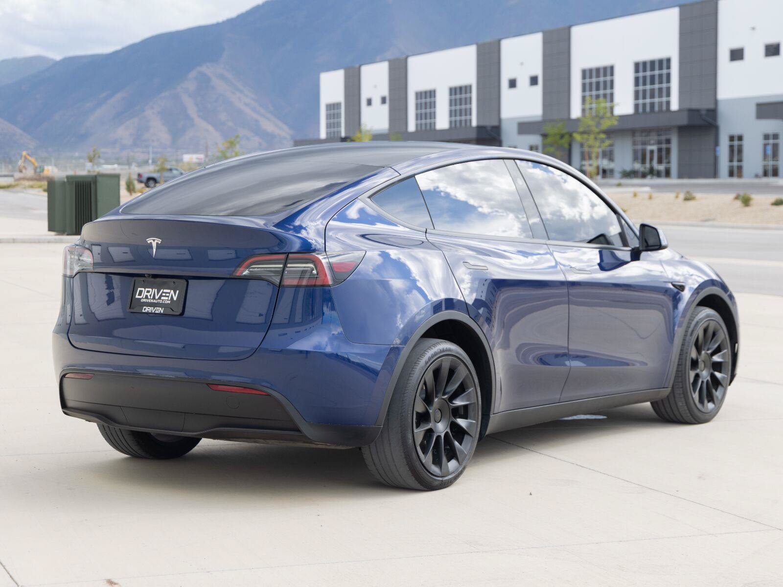 Used 2023 Tesla Model Y Long Range AWD/4WD image 8