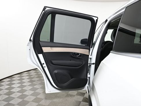 Used 2025 Volvo XC90 B5 Plus w/ Protection Package Premier image 30