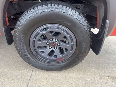 Used 2025 Nissan Frontier PRO-4X AWD/4WD image 13