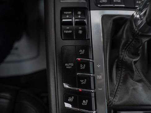 Used 2015 Porsche Macan Turbo image 38