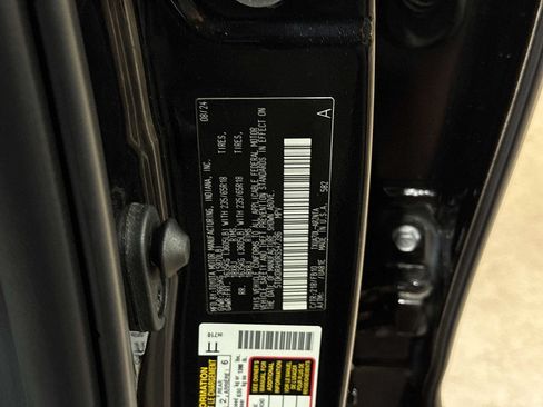 Used 2024 Toyota Highlander LE FWD image 14