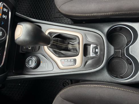 Used 2016 Jeep Cherokee Latitude w/ Comfort/Convenience Group image 22