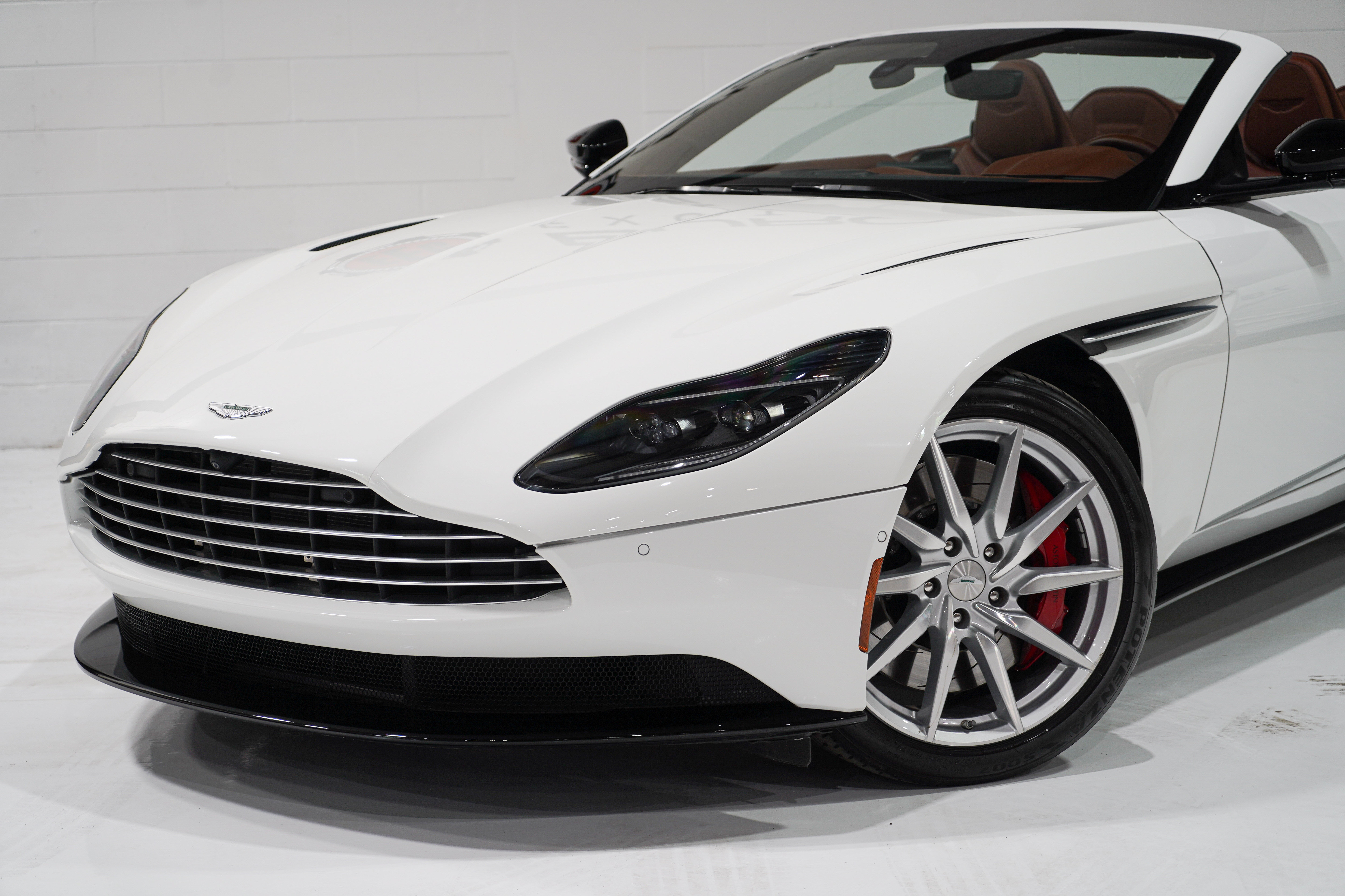 Used 2020 Aston Martin DB11 Volante RWD image 33