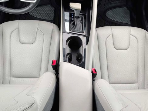 Used 2024 Hyundai Elantra Limited image 23