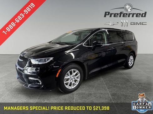 Used 2023 Chrysler Pacifica Touring-L FWD image 11