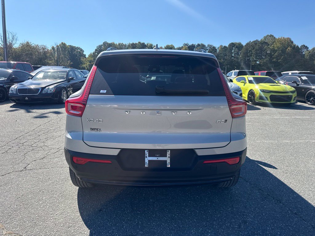 Used 2025 Volvo XC40 B5 Plus AWD/4WD image 4