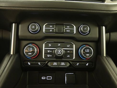 Used 2023 Chevrolet Suburban LT AWD/4WD image 31