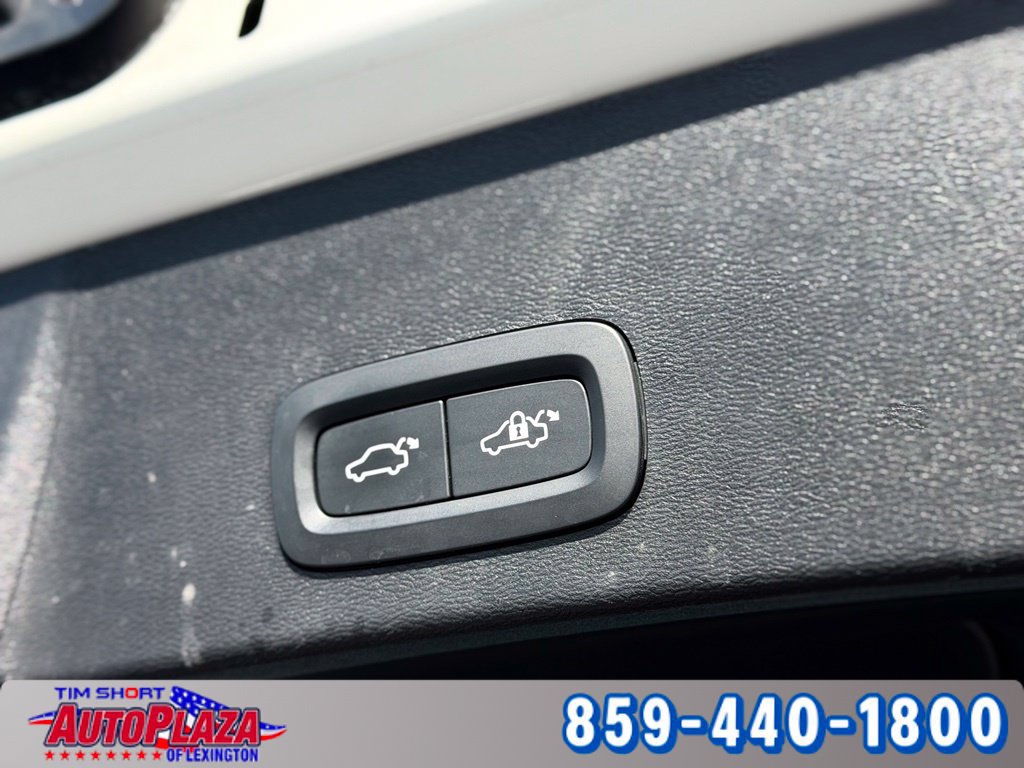 Used 2023 Volvo XC40 B4 Ultimate FWD image 33