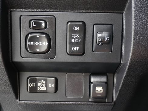 Used 2014 Toyota Tundra SR5 w/ SR5 Upgrade Package RWD image 23