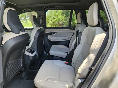 New 2026 Volvo XC90 B6 Plus image 18