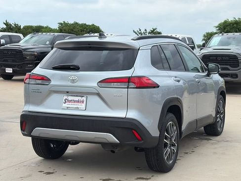 Used 2026 Toyota Corolla Cross XLE image 9