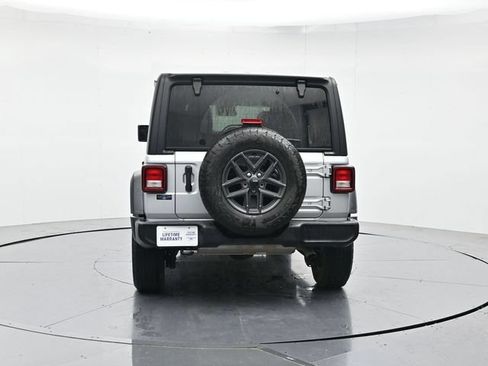 Used 2024 Jeep Wrangler Unlimited Rubicon AWD/4WD image 9