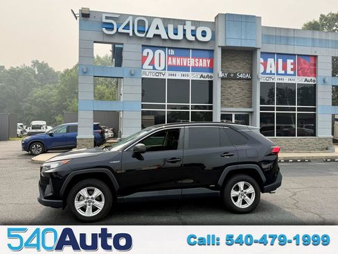 Used 2021 Toyota RAV4 LE AWD/4WD image 1