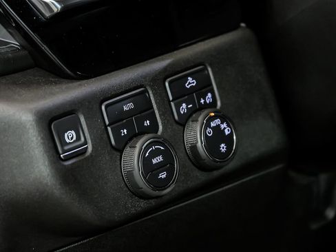 Used 2025 Chevrolet Silverado 1500 LT image 17