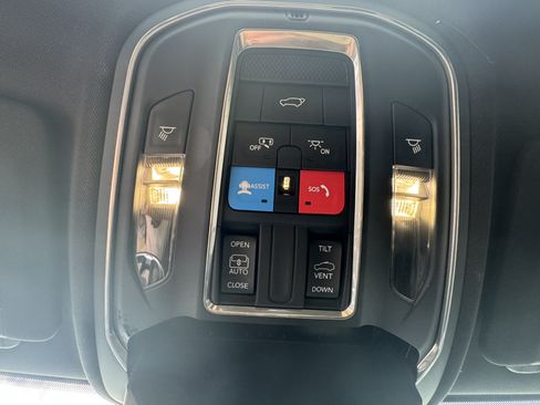 Used 2025 Jeep Grand Cherokee Altitude AWD/4WD image 26
