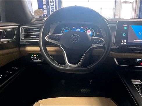Used 2024 Volkswagen Atlas Cross Sport SE AWD/4WD image 17