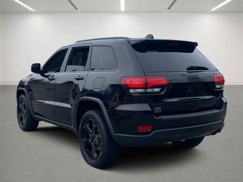 Used 2019 Jeep Grand Cherokee Laredo image 4