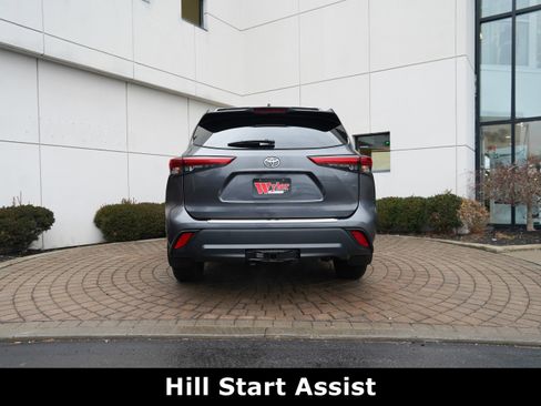 Used 2023 Toyota Highlander XLE image 22