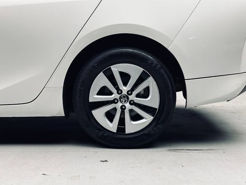 Used 2016 Toyota Prius Four w/ Advanced Technology Package FWD image 41