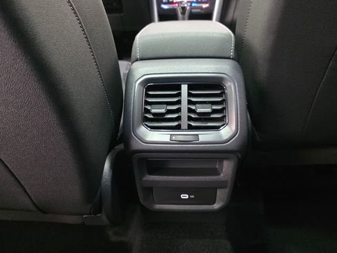 Certified 2025 Volkswagen Taos SE image 30