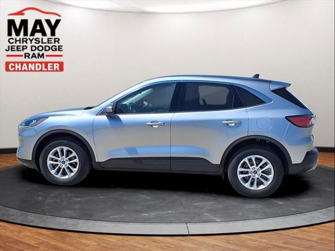 Used 2021 Ford Escape SE image 18