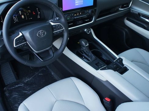Used 2026 Toyota Grand Highlander AWD Hybrid image 13