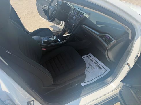Used 2018 Ford Fusion SE FWD image 16
